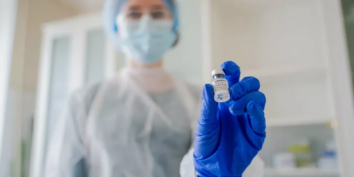 COVID-19 та щеплення: Що Важливо Знати